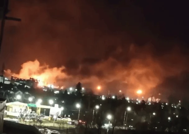 Вибухи розривають Росію: горить за 2500 км від кордону, Омськ охопили масштабні пожежі (відео)