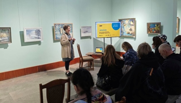 На Тернопільщині мисткині досліджували тему вимушеного переселення