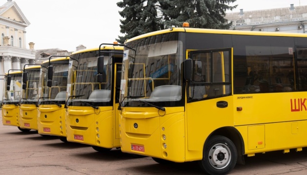 Громади Житомирщини отримали п’ять шкільних автобусів
