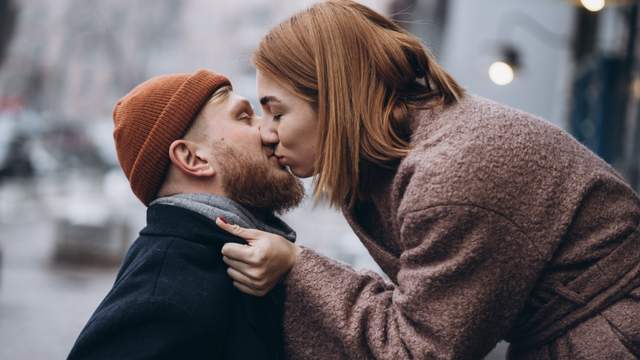 Чи дійсно можна цілуватися до шлюбу: чесна відповідь священника ПЦУ