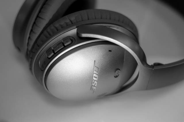 Bose придбала бренд навушників Skullcandy