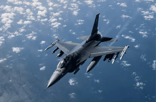 Для України можуть створити особливі F-16: які нові можливості отримають винищувачі