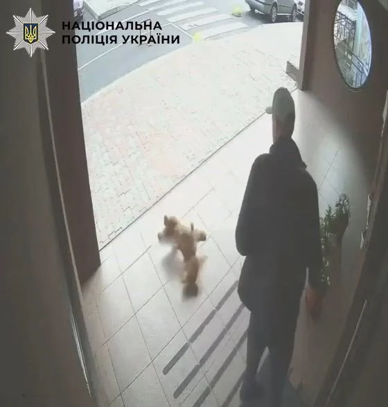 Кадр з камер відеоспостереження / © Поліція Києва