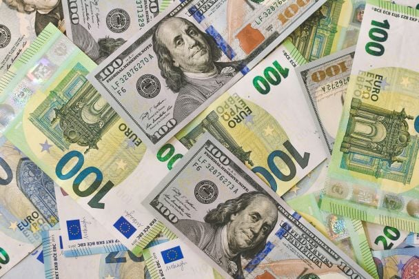 Курс валют на 26 жовтня: скільки коштуватимуть долар, євро та злотий
