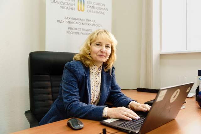 Батьки приводять дітей: чи можуть змусити вчителя прибути на роботу у час повітряної тривоги
