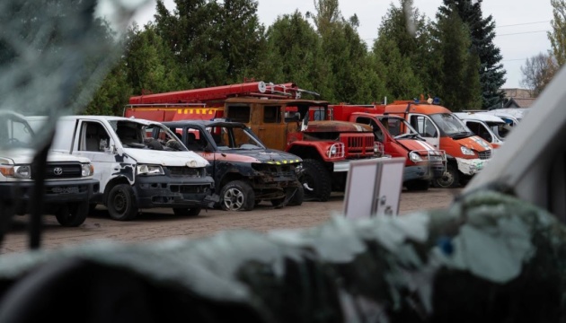 У ДСНС показали норвезькій делегації пошкоджену ворожою атакою техніку рятувальників
