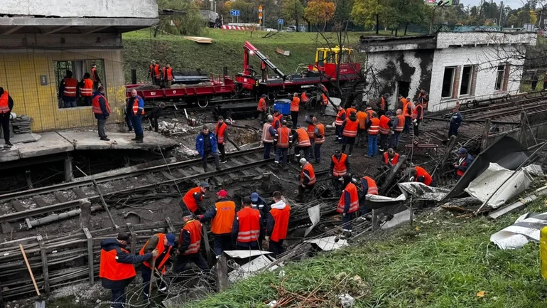 У Києві відкрили вестибюль станції метро Чернігівська після російської атаки