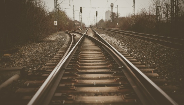 Потяги, які прямують з або до Дніпра, рухаються із суттєвим запізненням