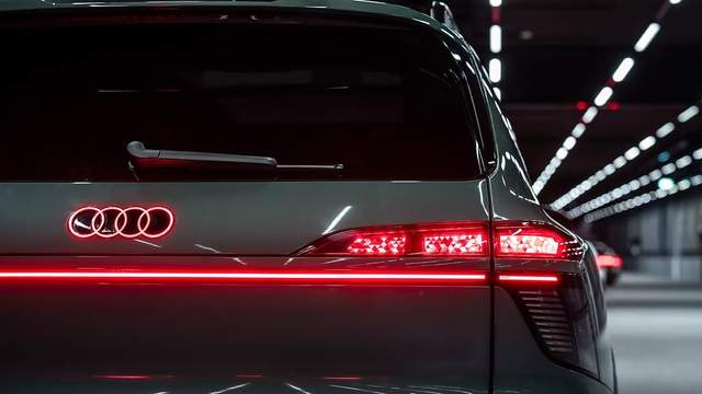 Радикальні зміни у світлі: новий Audi Q9 отримав гнучкі OLED-панелі товщиною з волосину