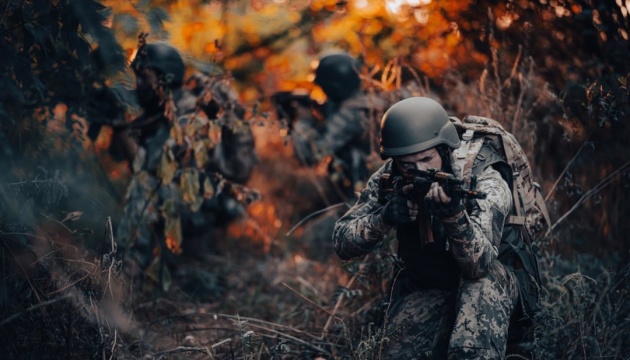 На фронті за добу понад 200 боєзіткнень, ворог атакував на восьми напрямках