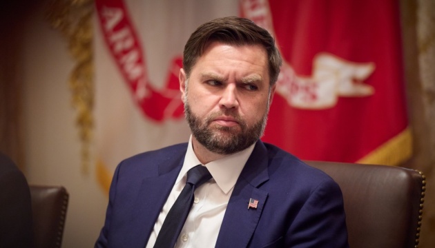 Венс заявив, що Україна «у певному сенсі» є партнером, але має припинити бити по російських НПЗ