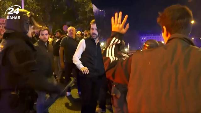 В Іспанії ультраправі протестувальники вимагають відставки прем'єра: вже є сутички з поліцією