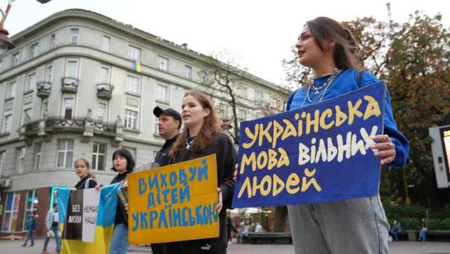 "Не забирайте в нас і це": чому учні не хочуть переходити з російської мови на українську