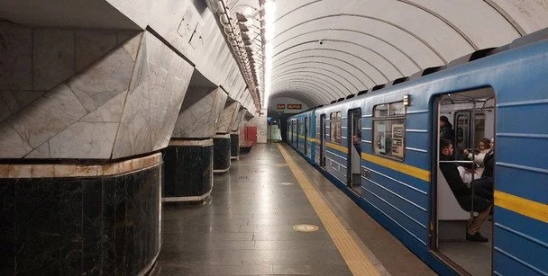 Метро у Києві зупинилося на 20 хвилин: що сталося на зеленій гілці