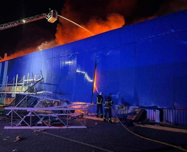 Пошкоджено "Епіцентр" та готель: Росія вночі атакувала Умань дронами