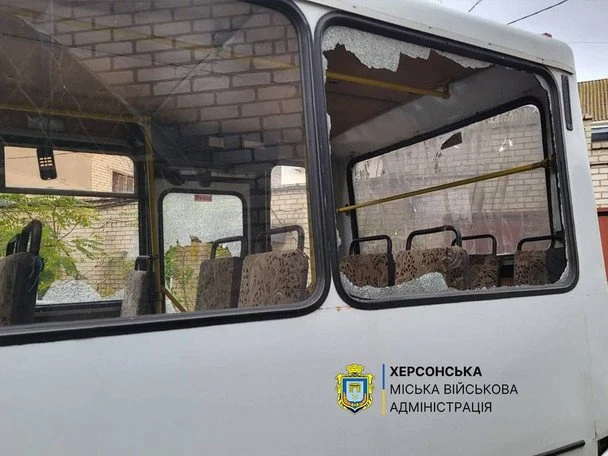 Росіяни атакували маршрутку в центрі міста: є загиблий (фото)