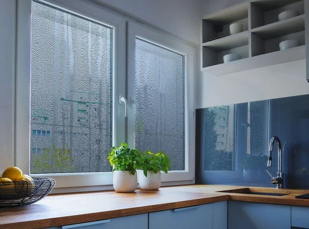 Засіб, який є на кожній кухні, допоможе позбутися конденсату на вікнах