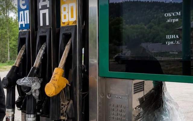 Дешева солярка вилізла боком: на Буковині водіям майже рік заливали в баки фальсифікований дизель