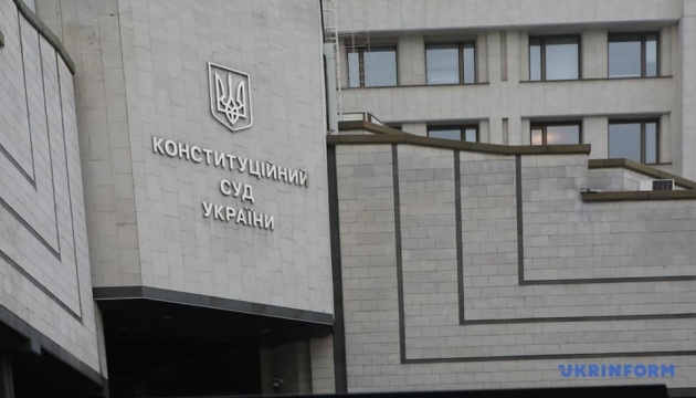 КСУ визнав конституційною заборону звільняти довічно ув’язнених для проходження військової служби