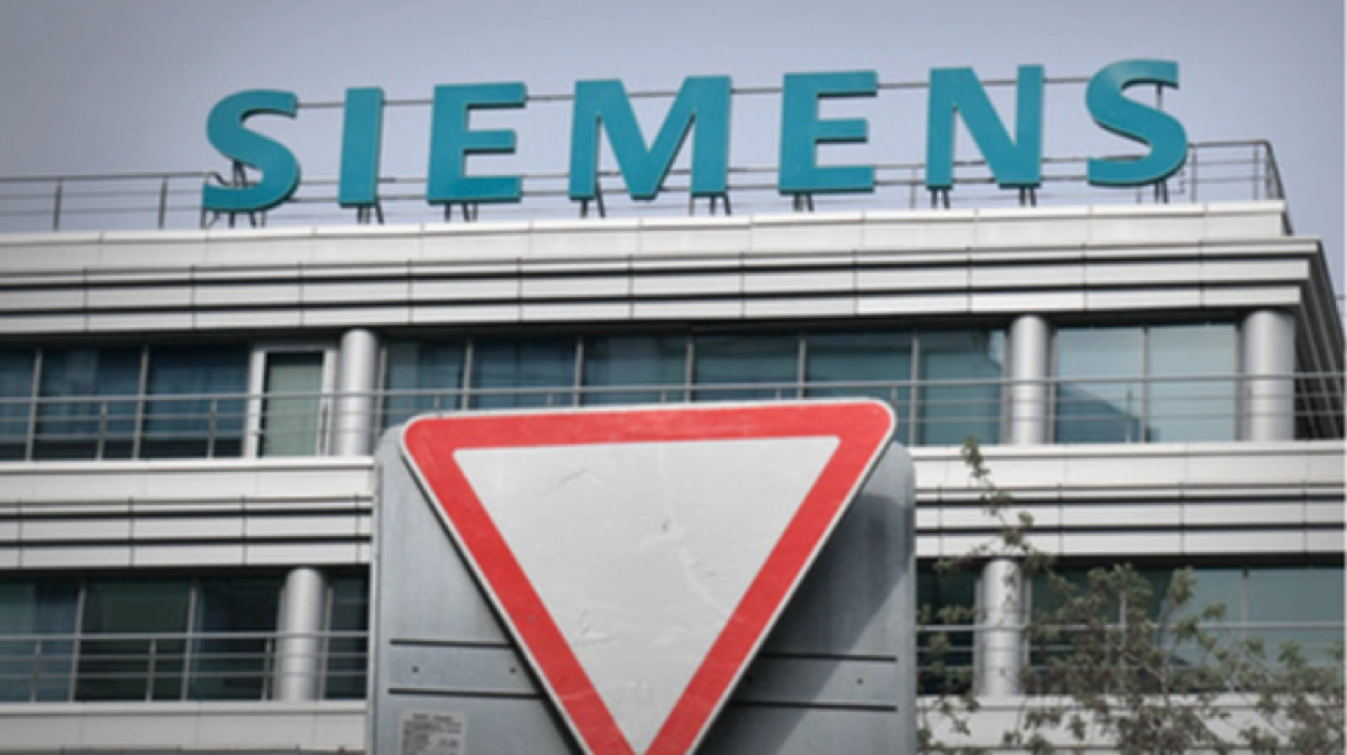 Siemens хоче автоматизувати 80% виробництва за допомогою ШІ