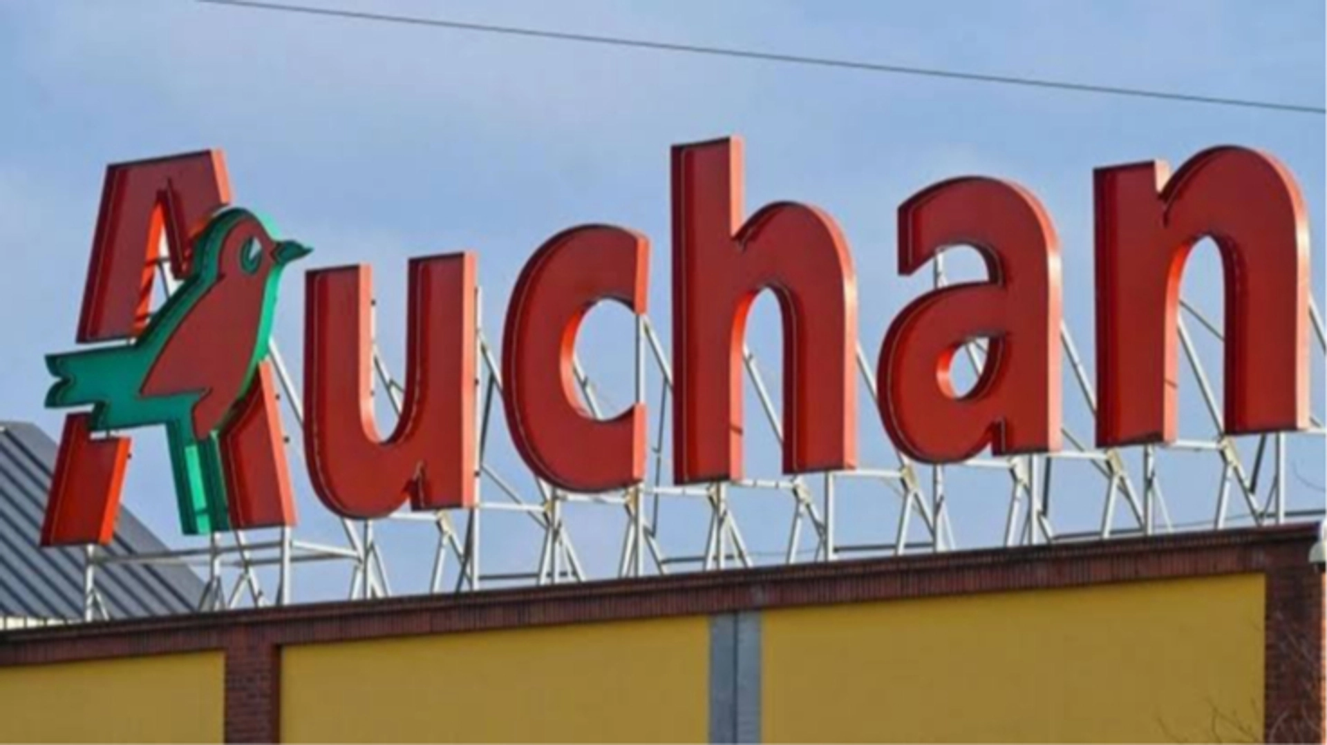 Auchan відновив роботу після російського удару по одному з столичних ТРЦ