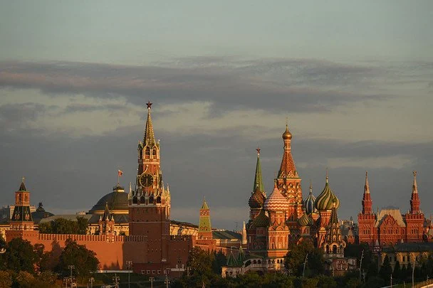 РФ у вогні та вибухах: у Москві паніка через атаку дронів, а в Башкирії здіймається дим (фото, відео)