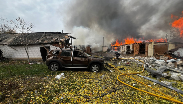 У Бобровиці на Чернігівщині загарбники вдарили БПЛА по житловому сектору, троє постраждалих
