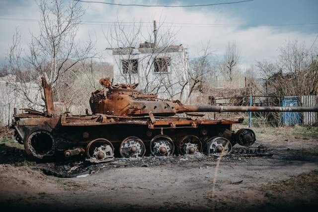 1 990 окупантів та багато важливої техніки: втрати Росії на 26 жовтня