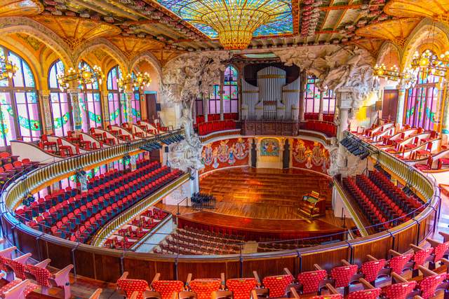 20 євро і ви у казці: де в Барселоні захований палац, від якого неможливо відвести погляд
