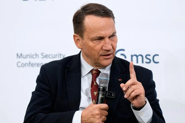 «Ні, Ілоне»: Сікорський різко відповів Маску на закиди про «відмивання» грошей в Україні
