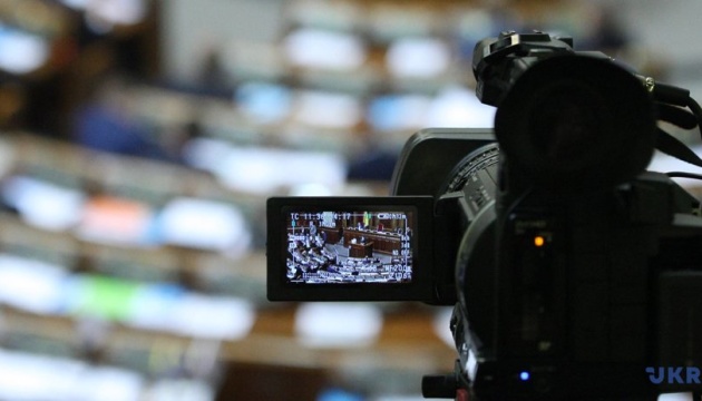 Рада продовжила до року строк оформлення посвідок на проживання для іноземних військових