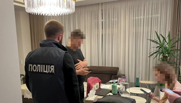 У Румунії затримали українця, підозрюваного в адмініструванні близько тисячі сайтів із дитячим порно