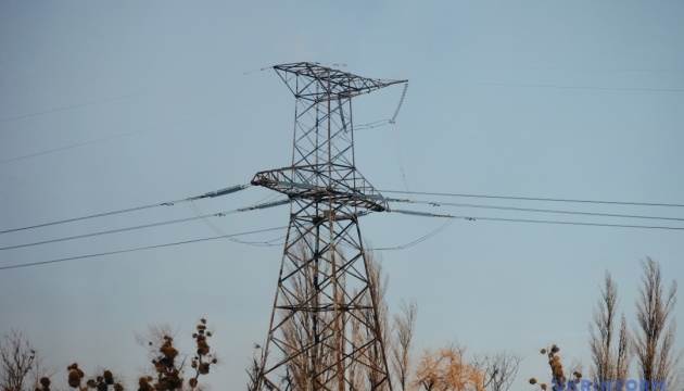 Через російські атаки є знеструмлення у шести областях