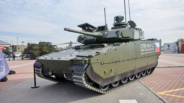 Замість радянських БМП-2: Чехія показала бойову машину CV90 MkIV у фінальній конфігурації
