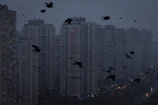 У Києві зникло світло одразу в кількох районах: що відомо про аварію