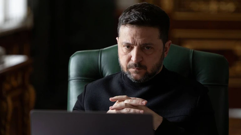Зеленський підписав закони про податок на посилки та доходи з онлайн-платформ